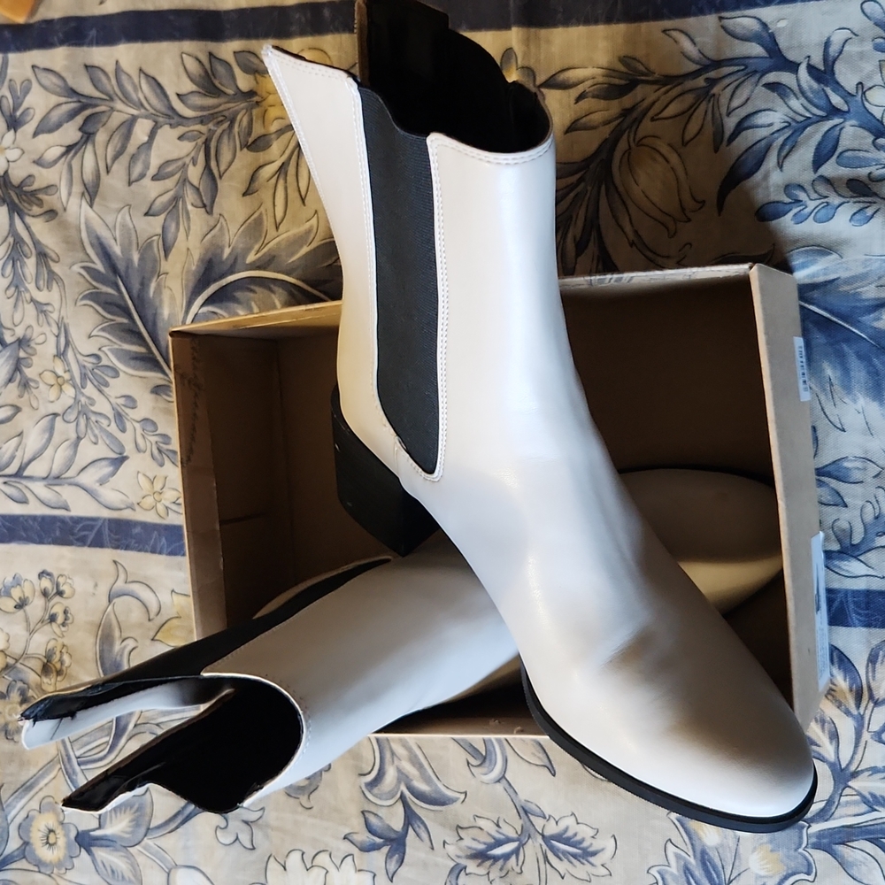 Women's Itzel Chelsea Boots - A New Day™ like new condition. - Picture 5 of 6